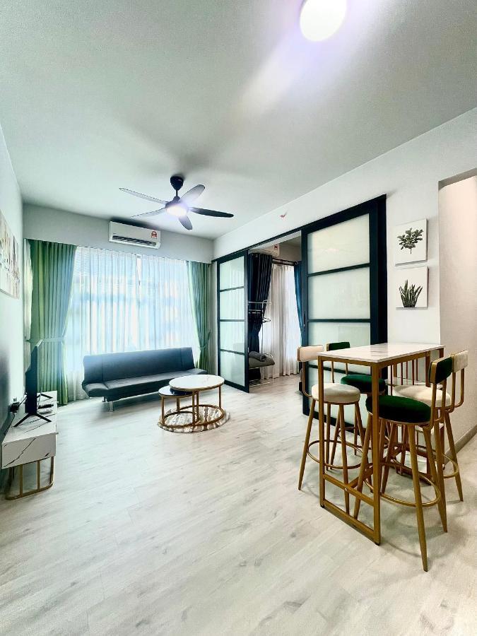 Botiza Suites At Jesselton Quay Kota Kinabalu Exterior foto